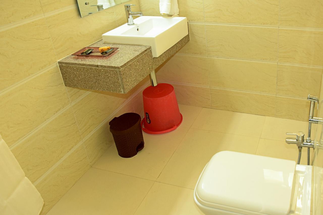 Hotel Reevanta Daman Kültér fotó