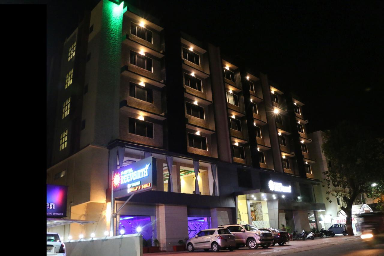 Hotel Reevanta Daman Kültér fotó