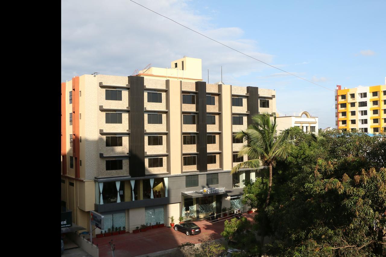 Hotel Reevanta Daman Kültér fotó