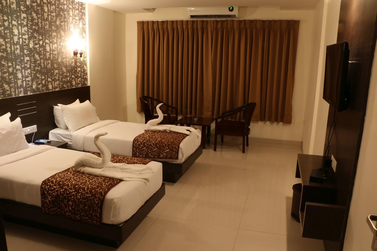 Hotel Reevanta Daman Kültér fotó